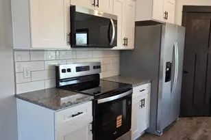 805 11th St SE, Waseca, MN 56093 - Photo 3