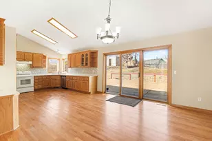 2431 Tevlin Ct E, Maplewood, MN 55119 - Photo 9