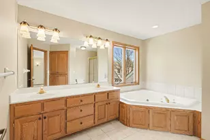 2431 Tevlin Ct E, Maplewood, MN 55119 - Photo 17