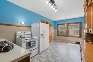 950 Hawthorne Ave E, Saint Paul, MN 55106 - Photo 3