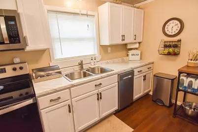 214 Markley Avenue N, Thief River Falls, MN 56701 - Photo 9