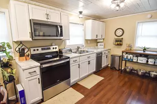 214 Markley Ave N, Thief River Falls, MN 56701 - Photo 5