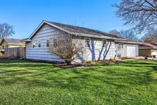725 Pontiac Pl, Mendota Heights, MN 55120 - Photo 17
