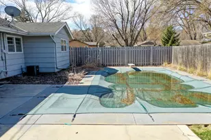725 Pontiac Pl, Mendota Heights, MN 55120 - Photo 11