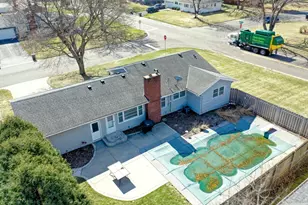 725 Pontiac Pl, Mendota Heights, MN 55120 - Photo 3