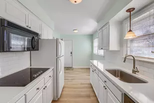 725 Pontiac Pl, Mendota Heights, MN 55120 - Photo 23
