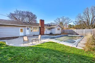 725 Pontiac Pl, Mendota Heights, MN 55120 - Photo 3