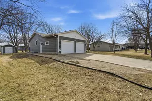 409 Boulder St SW, Hutchinson, MN 55350 - Photo 3