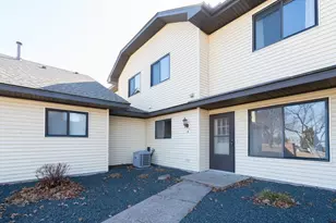 5425 Orleans Ln N, Plymouth, MN 55442 - Photo 5