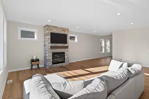 2388 Laurie Ct, Roseville, MN 55113 - Photo 9