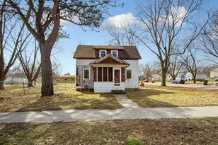 326 Jefferson St, Saint Peter, MN 56082 - Photo 1