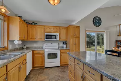 208 Iris Lane NE, Saint Joseph, MN 56374 - Photo 3