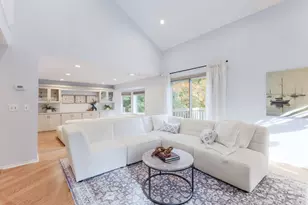 1148 Hollybrook Dr, Wayzata, MN 55391 - Photo 9