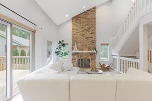 1148 Hollybrook Dr, Wayzata, MN 55391 - Photo 7