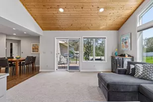 2521 Abbey Hill Dr, Minnetonka, MN 55305 - Photo 19