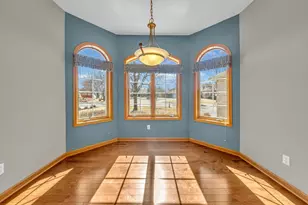 10408 Eagle Pointe Trail, Woodbury, MN 55129 - Photo 5