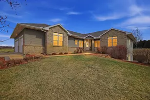 1618 27th St NW, Austin, MN 55912 - Photo 1