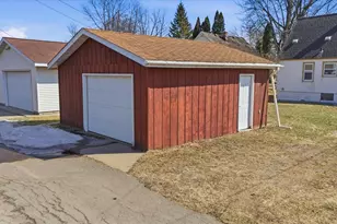 709 Michigan St, Hibbing, MN 55746 - Photo 25
