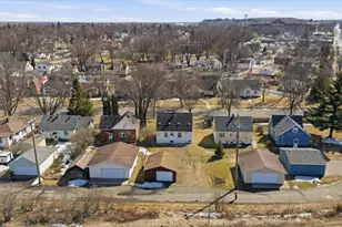 709 Michigan St, Hibbing, MN 55746 - Photo 3