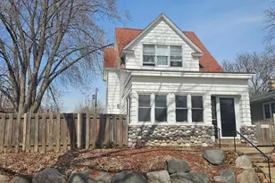 1833 Hawthorne Ave E, Saint Paul, MN 55119 - Photo 3