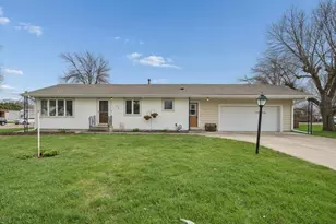 306 3rd Ave SE, Blooming Prairie, MN 55917 - Photo 1