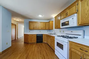 2334 Pinewood Dr, Shakopee, MN 55379 - Photo 9