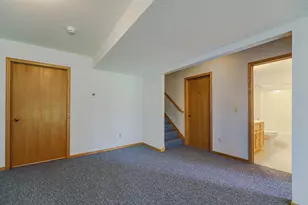 2334 Pinewood Dr, Shakopee, MN 55379 - Photo 27
