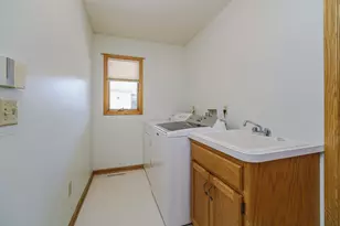 2334 Pinewood Dr, Shakopee, MN 55379 - Photo 11