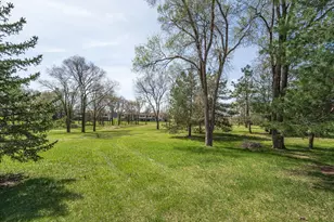 2334 Pinewood Dr, Shakopee, MN 55379 - Photo 39