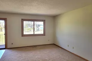 6594 Upper 35th St N, Oakdale, MN 55128 - Photo 5