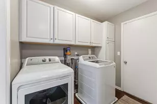 6068 Olinger Cir, Edina, MN 55436 - Photo 17