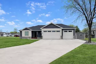1707 17th St NW, Willmar, MN 56201 - Photo 1
