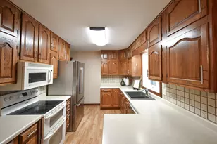 905 Larson Dr, Zumbrota, MN 55992 - Photo 3