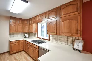 905 Larson Dr, Zumbrota, MN 55992 - Photo 5