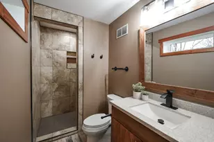 905 Larson Dr, Zumbrota, MN 55992 - Photo 11