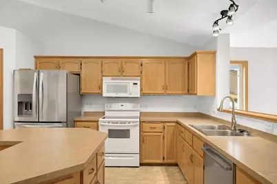 21153 Pasofino Circle N, Forest Lake, MN 55025 - Photo 3