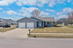 1221 Patricia Ct, Marshall, MN 56258 - Photo 1