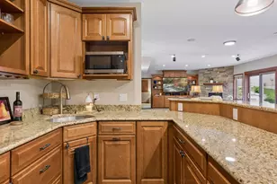 6815 Ruby Ln, Chanhassen, MN 55317 - Photo 31