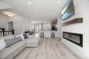 2230 Gateway Curv, North Saint Paul, MN 55109 - Photo 15