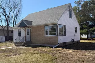 307 N Walnut St, La Crescent, MN 55947 - Photo 1