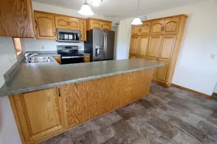 601 Cottonwood Ave N, Litchfield, MN 55355 - Photo 5