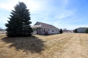 601 Cottonwood Ave N, Litchfield, MN 55355 - Photo 27