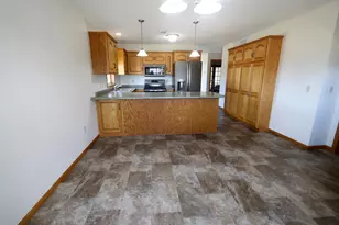 601 Cottonwood Ave N, Litchfield, MN 55355 - Photo 3