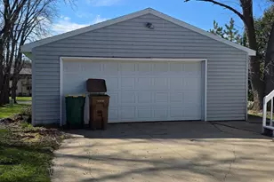 1617 Crystal Dr, Albert Lea, MN 56007 - Photo 3