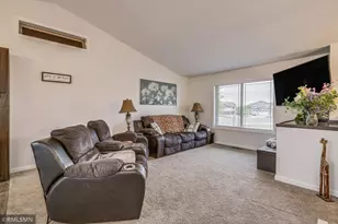 37621 Hawthorne Ave, North Branch, MN 55056 - Photo 7