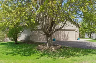 10916 Timberline Dr N, Champlin, MN 55316 - Photo 3