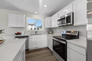 2009 Goldenray Dr, Faribault, MN 55021 - Photo 13