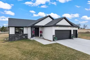 1608 Sugar Ave, Pine Island, MN 55963 - Photo 3