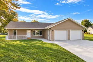 122 2nd St E, Tracy, MN 56175 - Photo 1