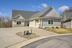 2484 Woodstone Ln SW, Rochester, MN 55902 - Photo 33